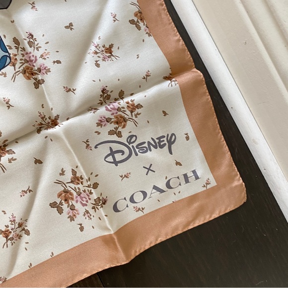 Limited ‼️ 89847 Disney X Coach Dumbo Rose Bouquet Print Silk Bandana - Picture 2 of 6
